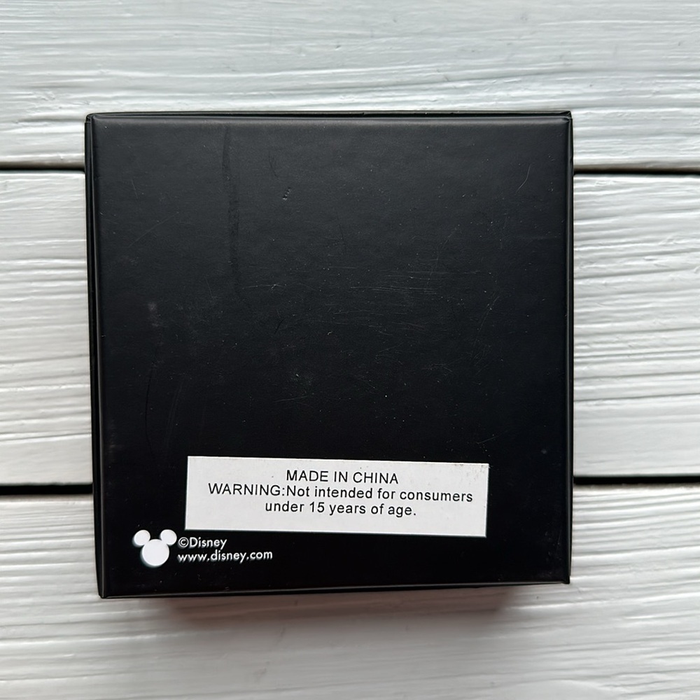 NIB Disney x BaubleBar Minnie Bride Stud Earrings - Picture 3 of 3
